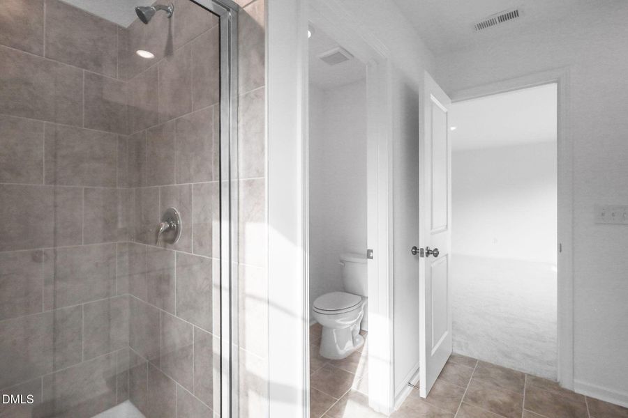 SUN_CaitlinCrossing_Pic_Davidson-28