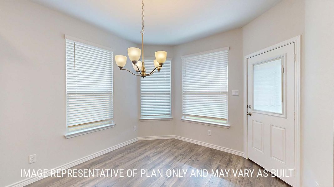 Spacious, unfurnished interior of a new home in Saddle Creek, Waco (Image 14).