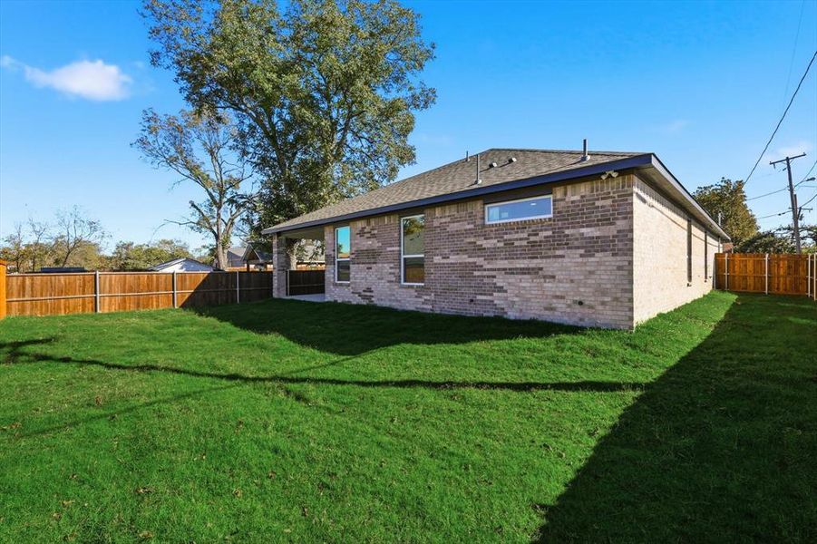 Exterior details and patio area of a home in , Terrell (Image 22).