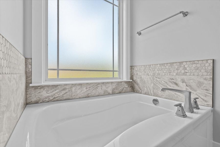 Representative furnished interior of a home built from the Hartford Elite by Enchanted Homes in Pointe Summit, Slater-Marietta (Image 17).