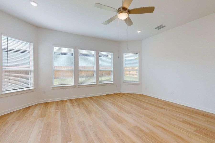 Spacious, unfurnished interior of a new home in Edgewood, Leander (Image 35).