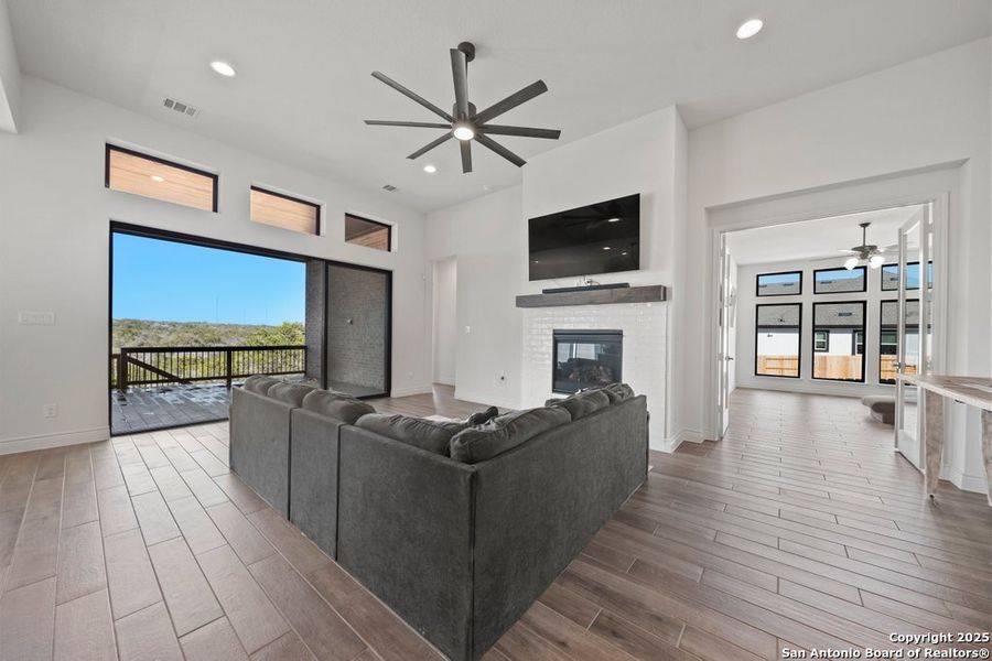 Furnished interior view inside a new home in La Cima 60', San Marcos (Image 14).