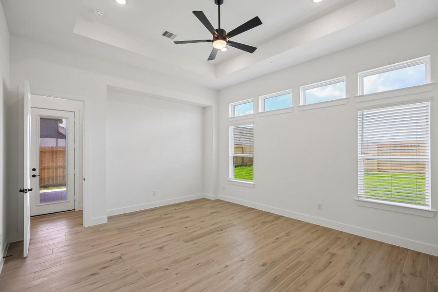 Spacious, unfurnished interior of a new home in Riceland 60',65',70', Old River-Winfree (Image 30).