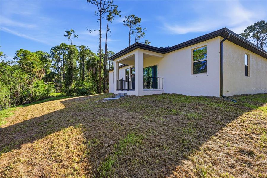 Exterior details and patio area of a home in , North Port (Image 3).