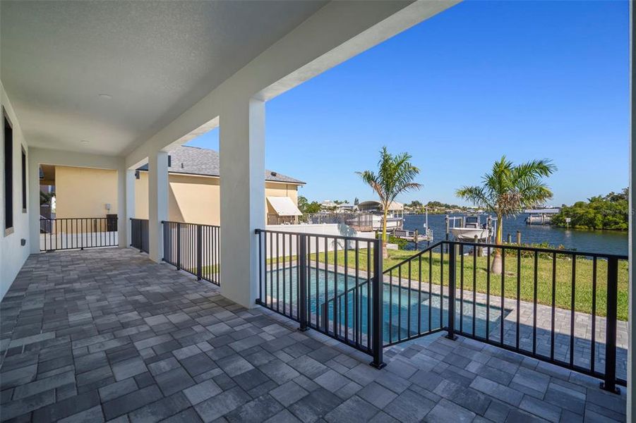 Exterior details and patio area of a home in , Apollo Beach (Image 31).
