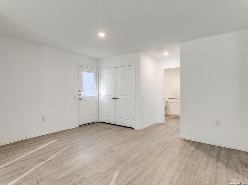 Spacious, unfurnished interior of a new home in Mission del Lago, San Antonio (Image 26). Spacious, unfurnished interior of a new home in Mission del Lago, San Antonio (Image 26).