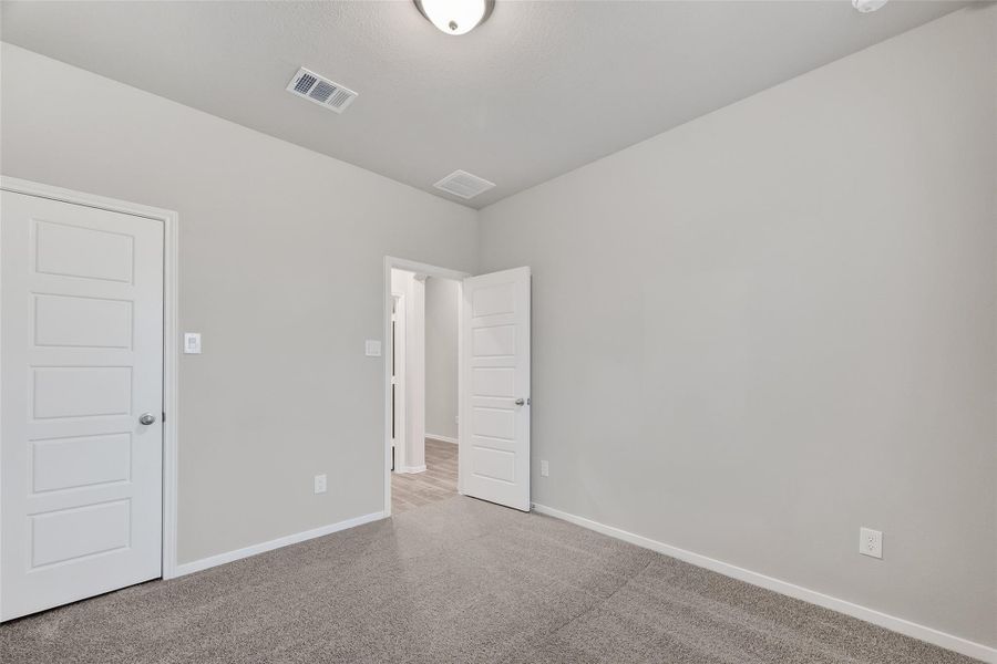 Spacious, unfurnished interior of a new home in Rollingbrook Estates, Baytown (Image 35).