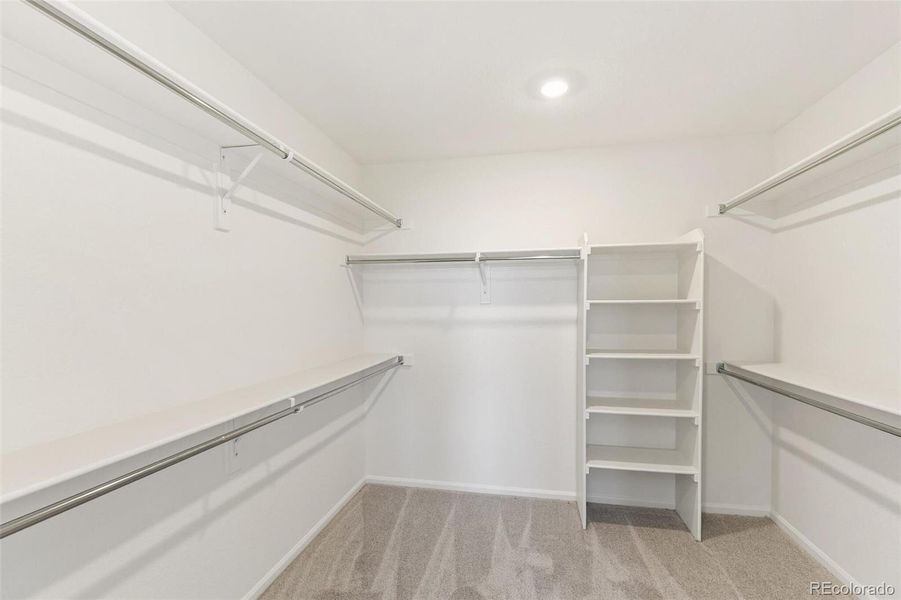 Spacious, unfurnished interior of a new home in , Aurora (Image 27).