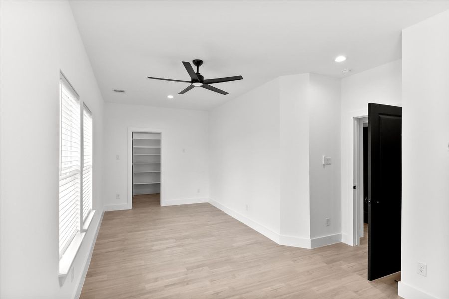 Spacious, unfurnished interior of a new home in , Houston (Image 15).