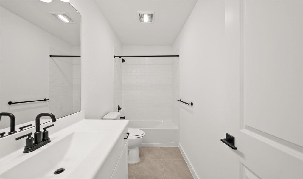 Hall bath 2 (*Photo not of actual home and used for illustration purposes only.)