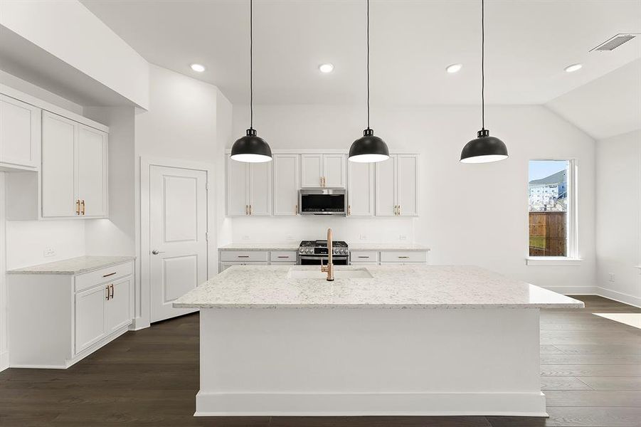 09. 3825 Selborne - Kitchen