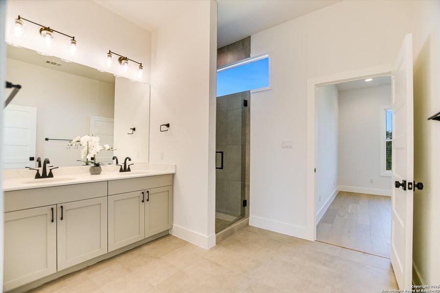 Furnished interior view inside a new home in , Horseshoe Bay (Image 6).