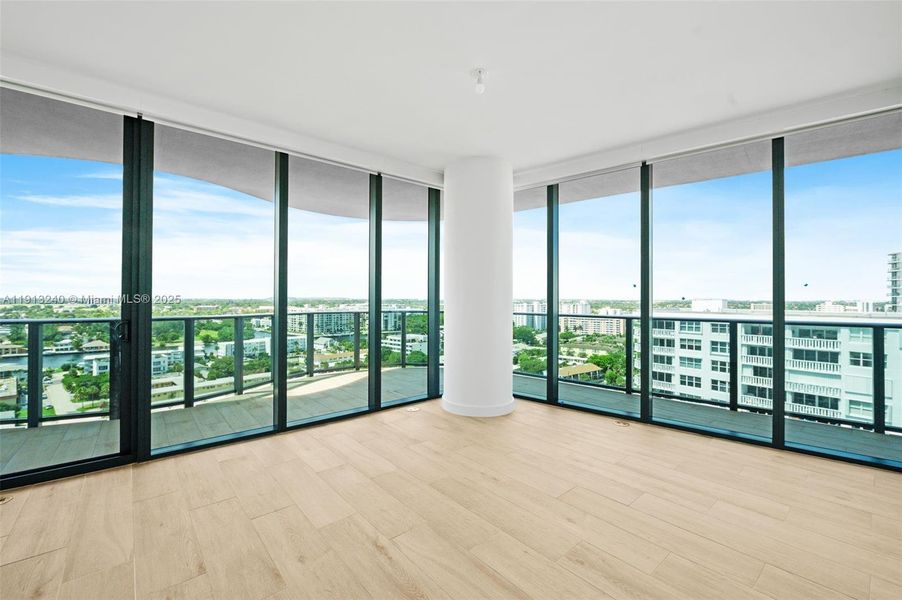 Spacious, unfurnished interior of a new home in , Pompano Beach (Image 38).