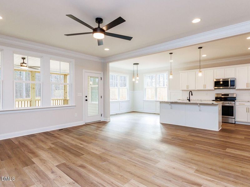 007-1280x960-living-room