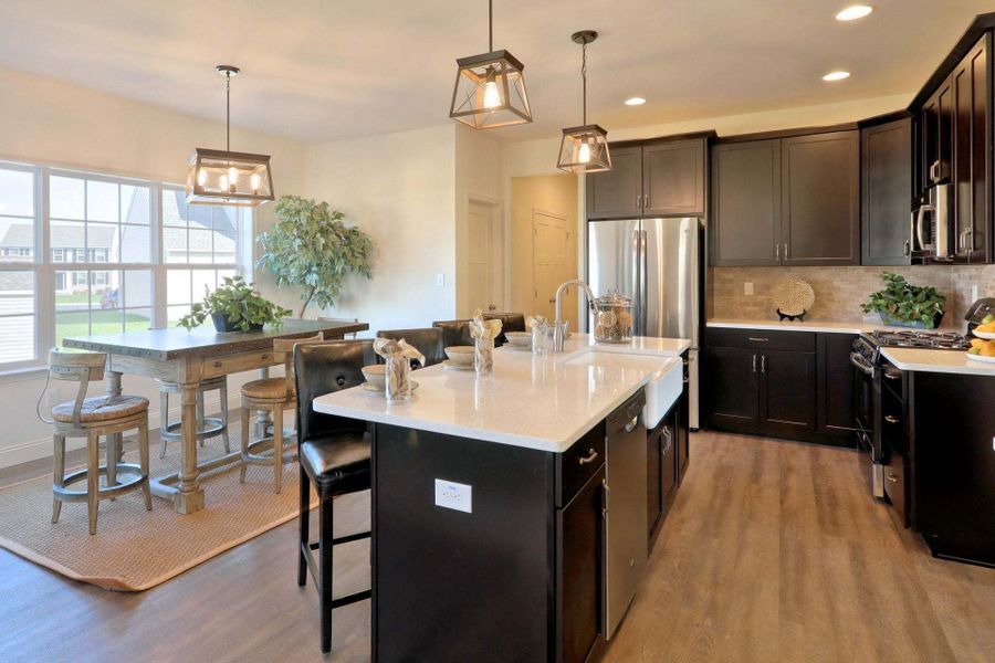 Classic Kitchen & Breakfast Area