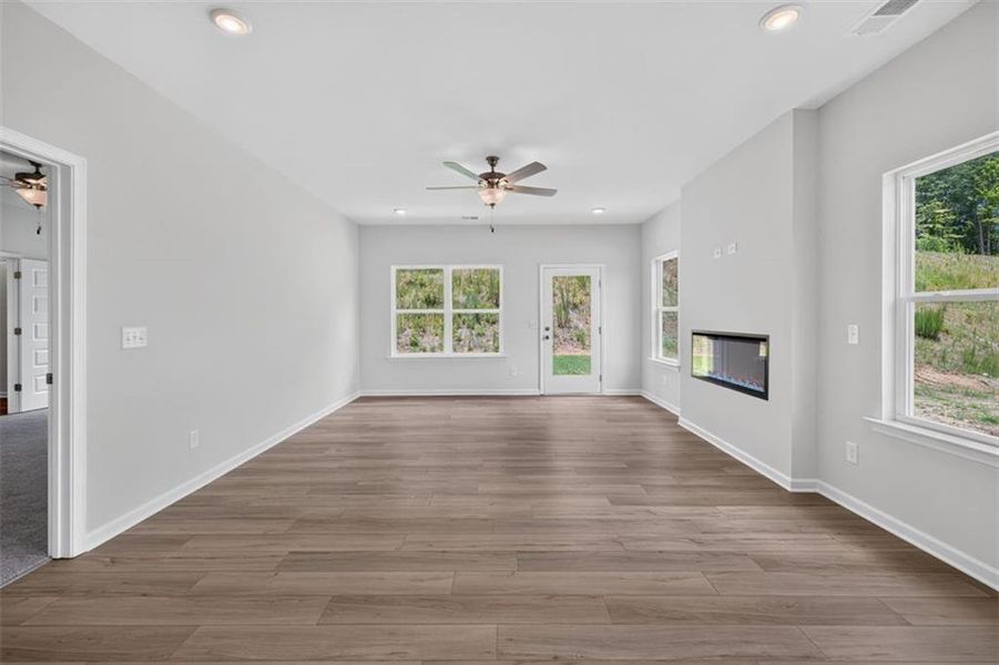 Spacious, unfurnished interior of a new home in Summerfield Place, Carrollton (Image 26).