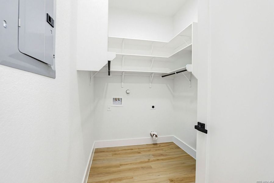 Spacious, unfurnished interior of a new home in , San Antonio (Image 14).
