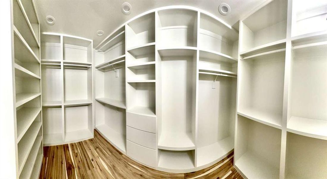 Image 33 of a home in .