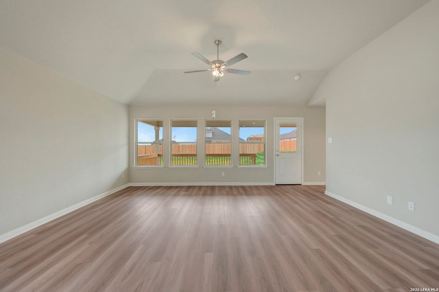 Spacious, unfurnished interior of a new home in Hickory Ridge Estates, Elmendorf (Image 25).