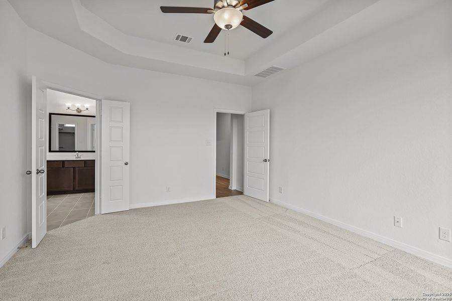 Spacious, unfurnished interior of a new home in Homestead 75', Schertz (Image 20).