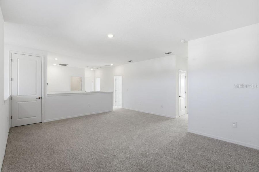 Spacious, unfurnished interior of a new home in Center Lake Ranch Community Group Page, St. Cloud (Image 25).