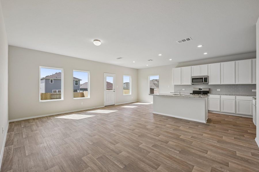 Spacious, unfurnished interior of a new home in Edgebrooke, Pflugerville (Image 17). Spacious, unfurnished interior of a new home in Edgebrooke, Pflugerville (Image 17).