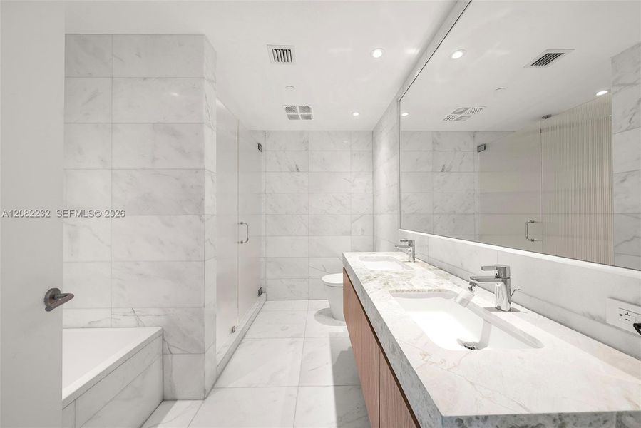 Furnished interior view inside a new home in , Miami Beach (Image 39).