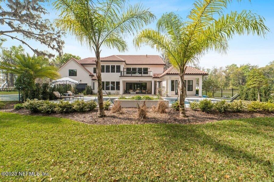 Image 101 of a home in .