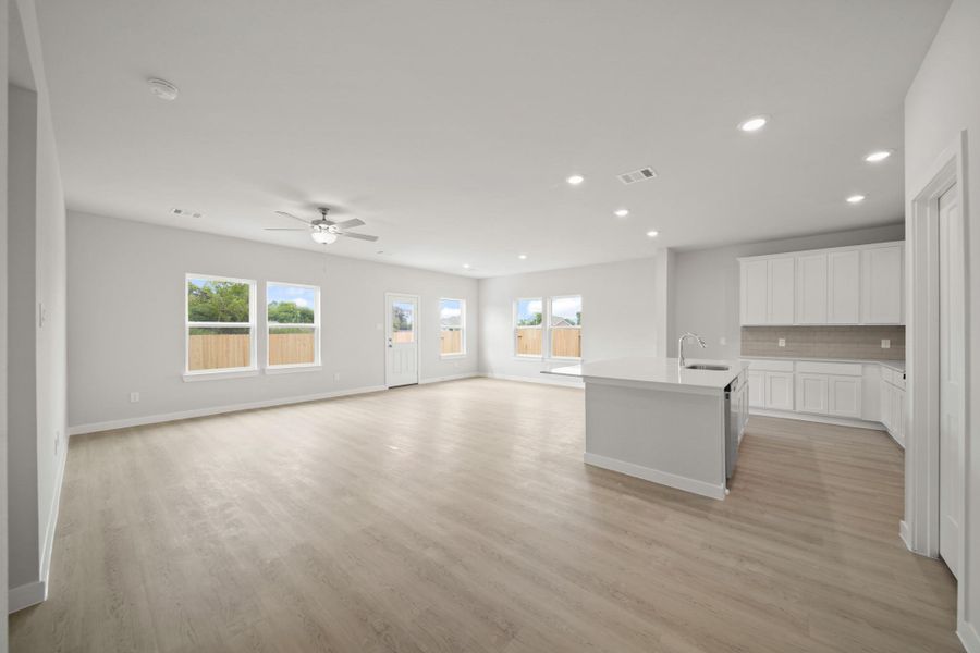 Spacious, unfurnished interior of a new home in Bayou Bend, Angleton (Image 13). Spacious, unfurnished interior of a new home in Bayou Bend, Angleton (Image 13).