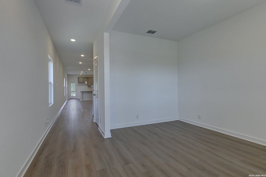 Spacious, unfurnished interior of a new home in Arcadia Ridge, San Antonio (Image 23).