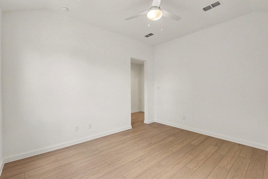 Spacious, unfurnished interior of a new home in , Houston (Image 14).