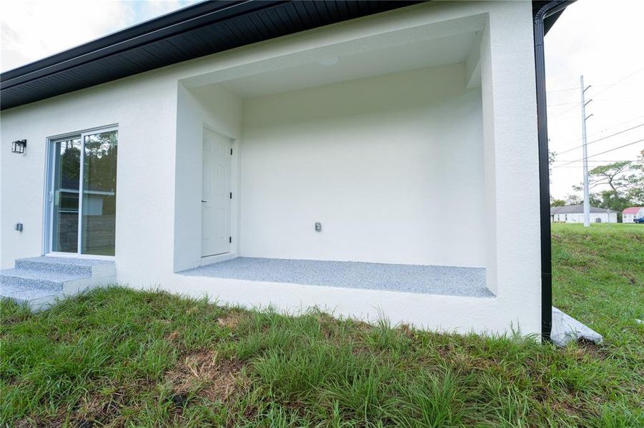 Exterior details and patio area of a home in , Deland (Image 1).