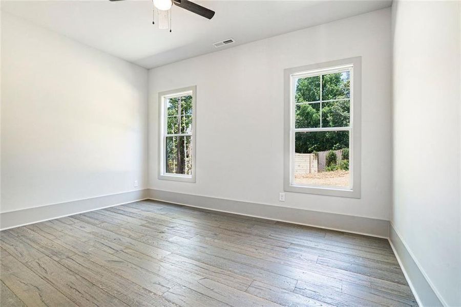 Spacious, unfurnished interior of a new home in , Oxford (Image 39).