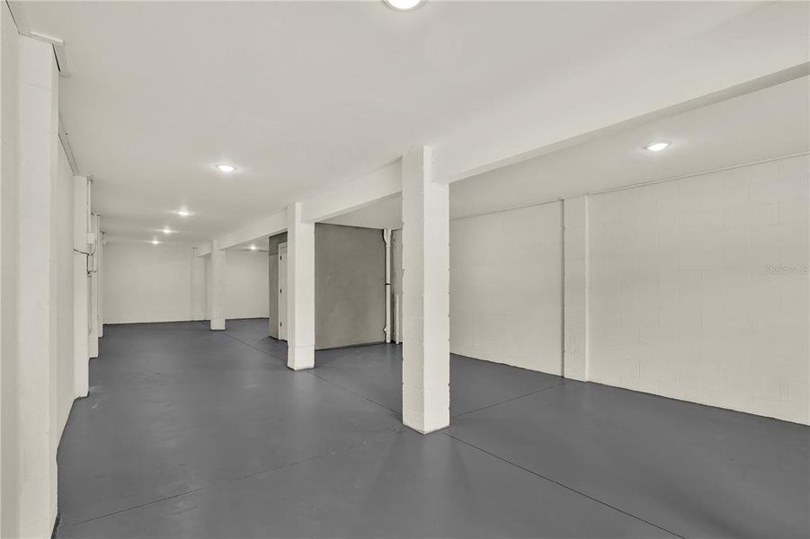 Spacious, unfurnished interior of a new home in , Tampa (Image 18).