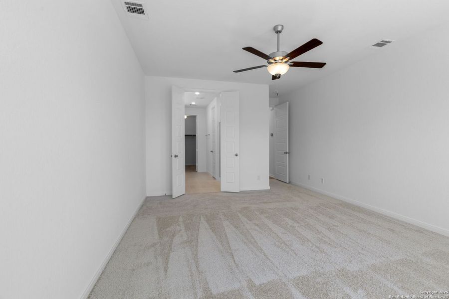Spacious, unfurnished interior of a new home in Ladera, San Antonio (Image 13). Spacious, unfurnished interior of a new home in Ladera, San Antonio (Image 13).