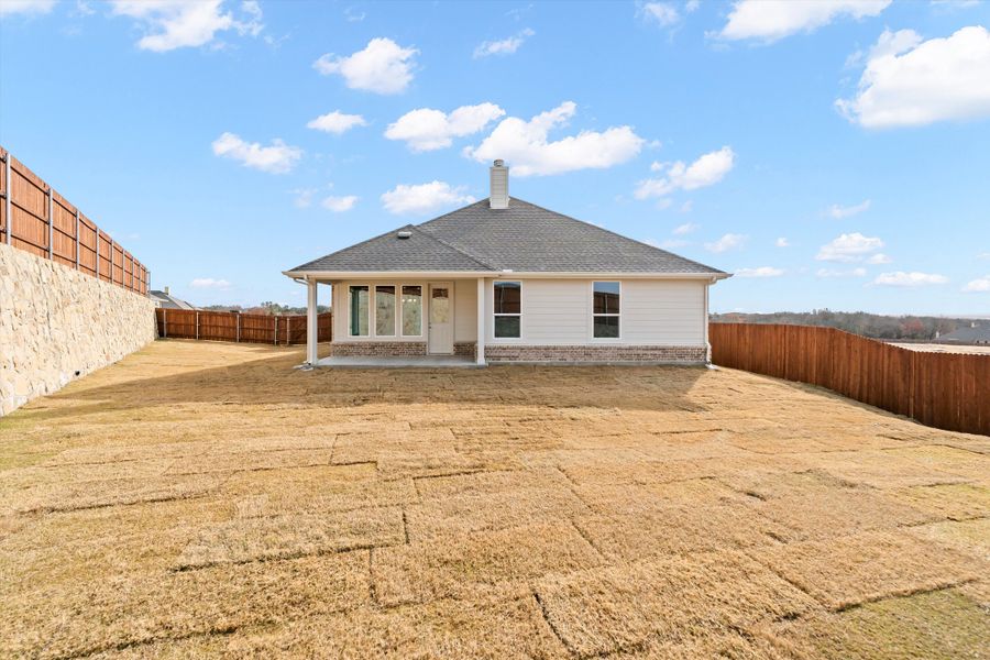 Exterior details and patio area of a home in Waterford Park, Weatherford (Image 23).