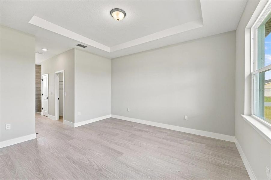 Spacious, unfurnished interior of a new home in , Ocala (Image 11).