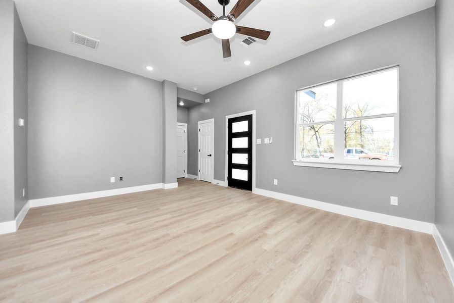 Spacious, unfurnished interior of a new home in , Conroe (Image 23). Spacious, unfurnished interior of a new home in , Conroe (Image 23).