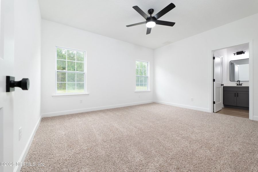 Spacious, unfurnished interior of a new home in , Middleburg (Image 12).