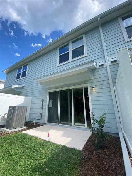 Exterior details and patio area of a home in , Kissimmee (Image 3).