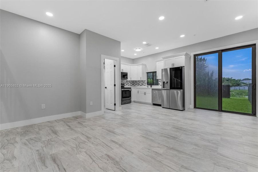 Spacious, unfurnished interior of a new home in , Miami (Image 23).