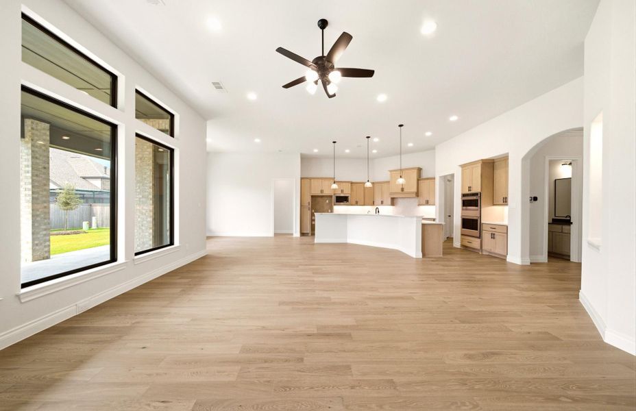 Spacious, unfurnished interior of a new home in Bridgeland 60′, Cypress (Image 20).