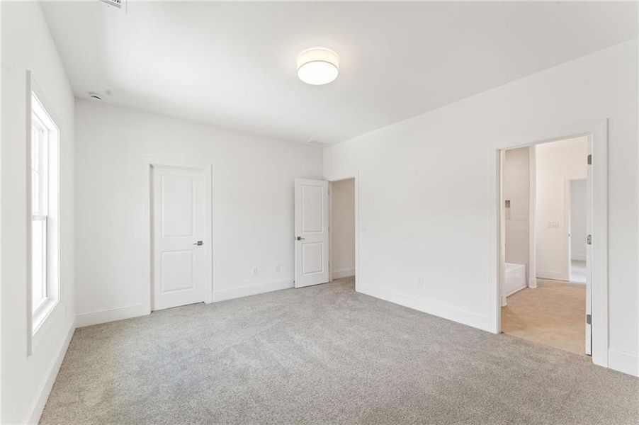Spacious, unfurnished interior of a new home in , Dallas (Image 14).