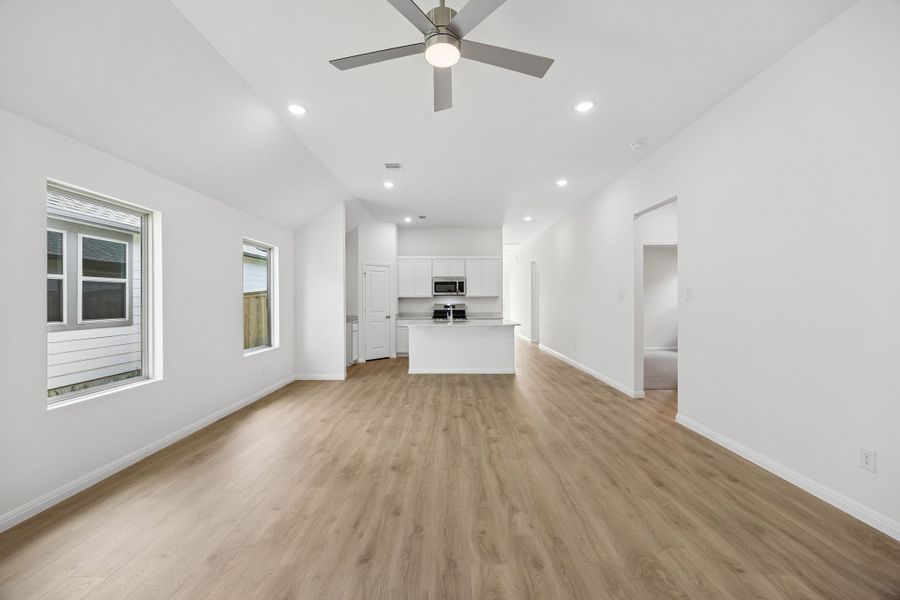Spacious, unfurnished interior of a new home in Riviera Pines, Huffman (Image 19).