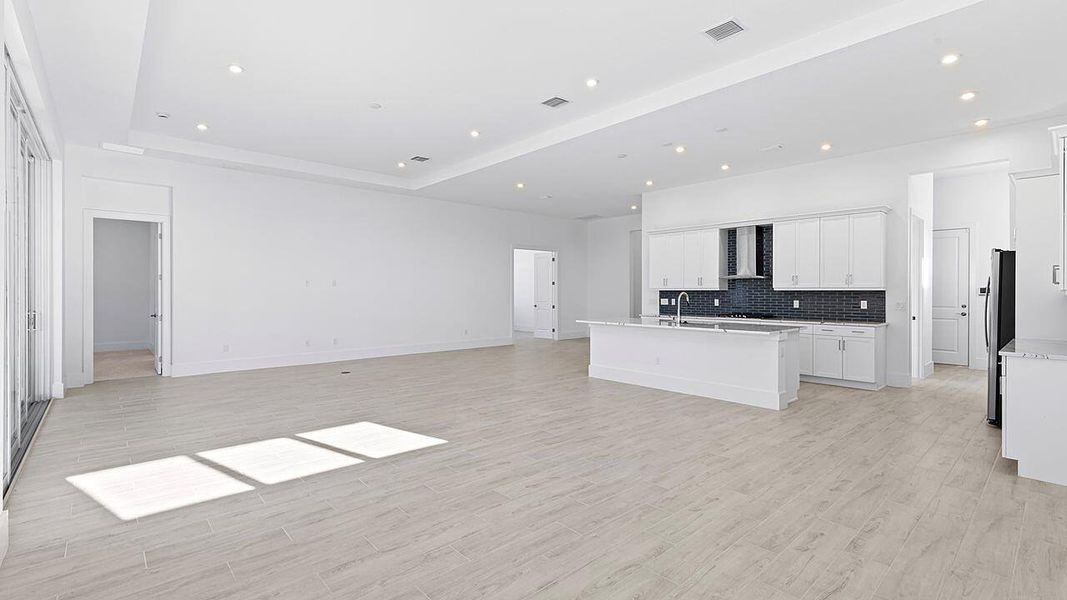 Spacious, unfurnished interior of a new home in Mosaic, Port St. Lucie (Image 12).
