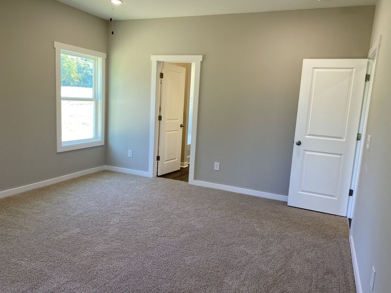 Representative unfurnished interior of a home built from the Hayes by Foundation Home Builders LLC in Northwyck Drive, Pikeville (Image 20).
