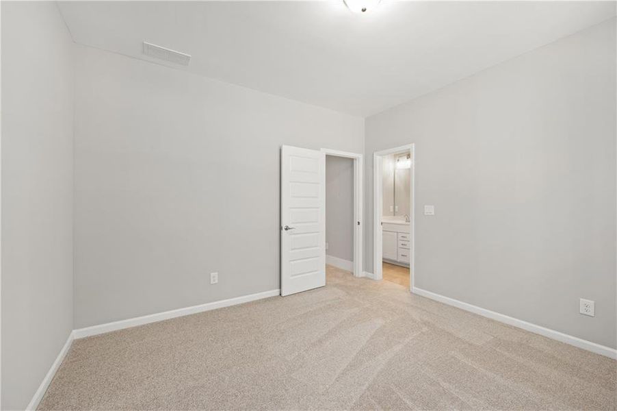 Spacious, unfurnished interior of a new home in Chattahoochee Reserve, Cumming (Image 25). Spacious, unfurnished interior of a new home in Chattahoochee Reserve, Cumming (Image 25).