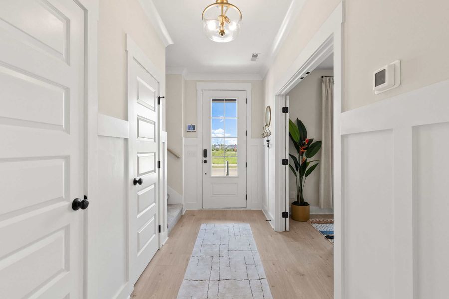 Spacious, unfurnished interior of a new home in , Gallatin (Image 8).