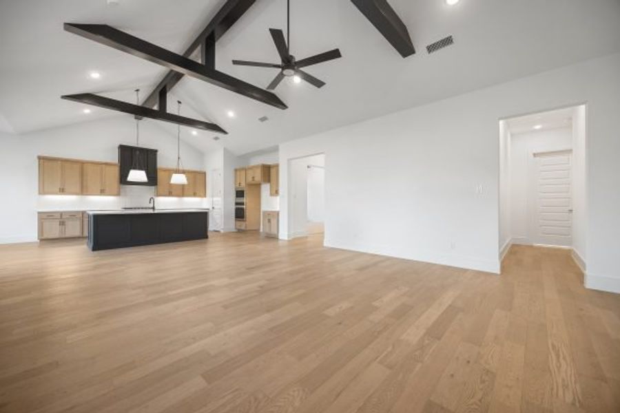 Spacious, unfurnished interior of a new home in Heath Golf and Yacht Club, Heath (Image 22).
