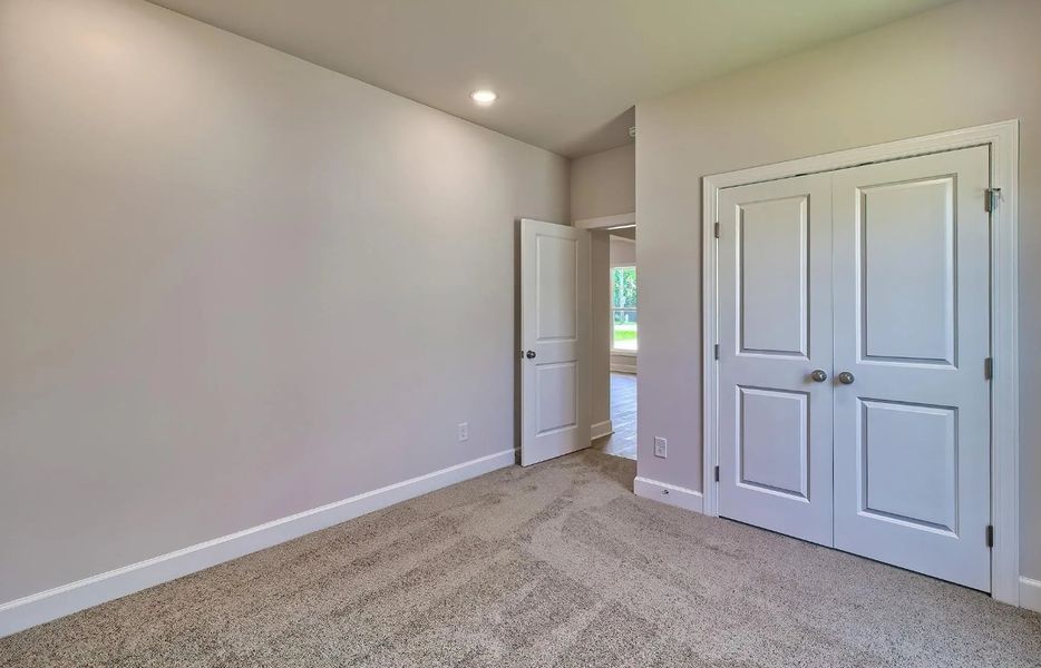 Spacious, unfurnished interior of a new home in Satchel Ford, Columbia (Image 23).